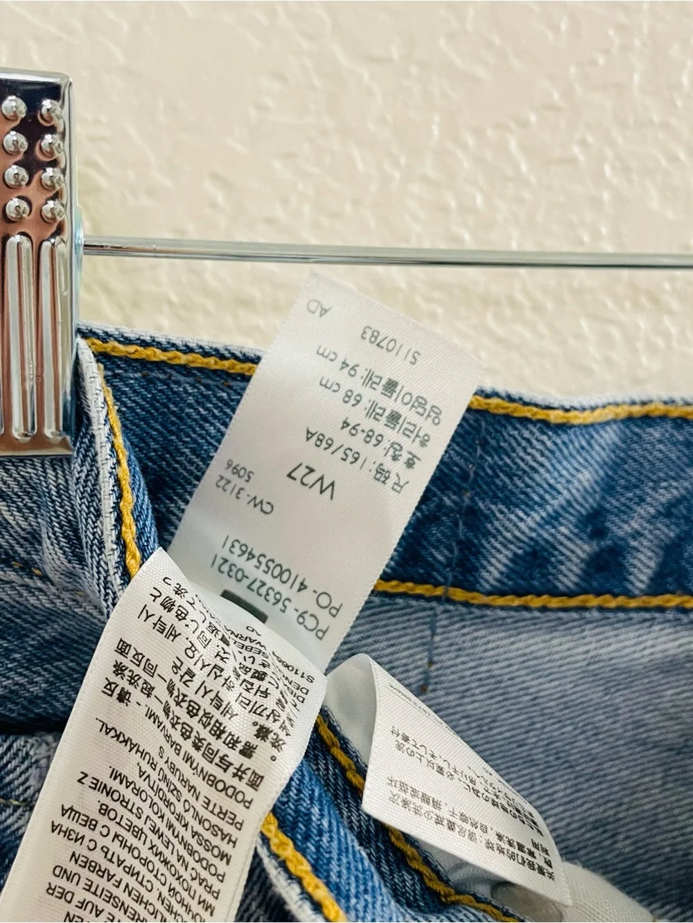 Levis WomensPremium 501 High Rise Medium Wash Cut Off Shorts | Size 27 - Picture 5 of 5